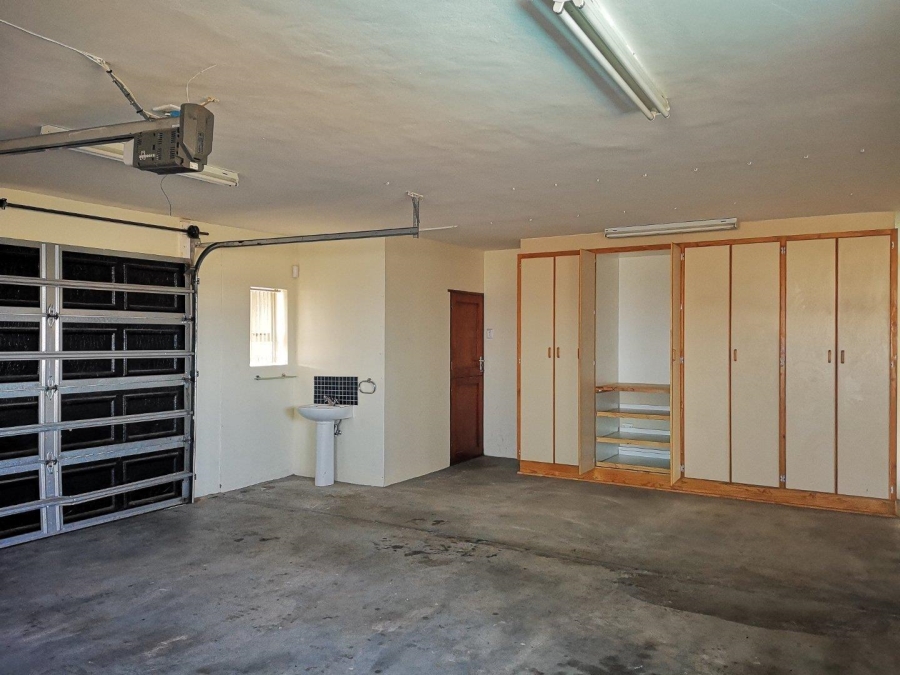 5 Bedroom Property for Sale in Menkenkop Western Cape